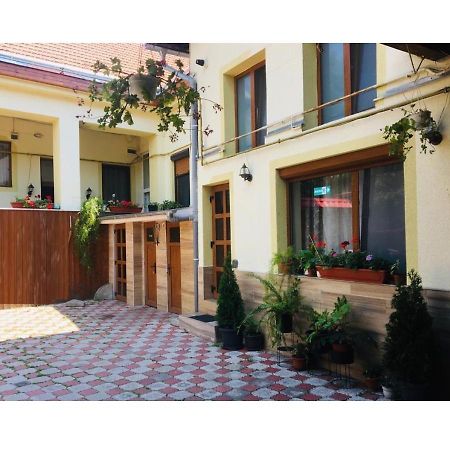 Hotel Charlietown Satu Mare Exteriér fotografie
