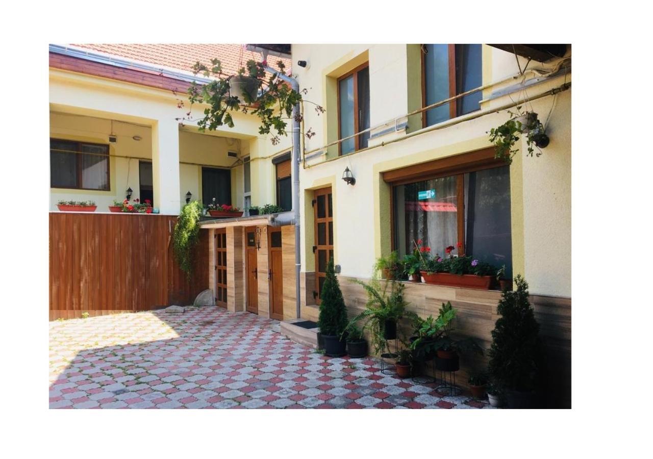 Hotel Charlietown Satu Mare Exteriér fotografie